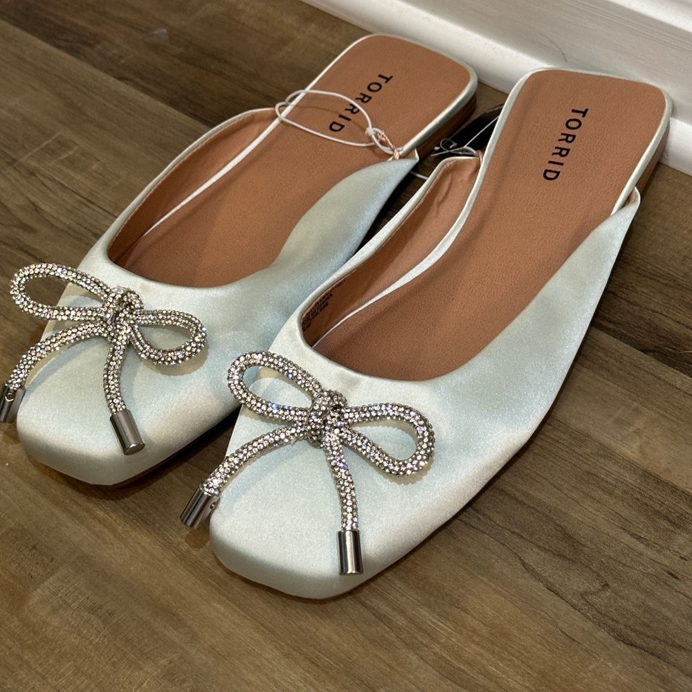 Torrid Satin Rhinestone Bow Mint Square Toe Mule Wide Width (WW) Size 8.5